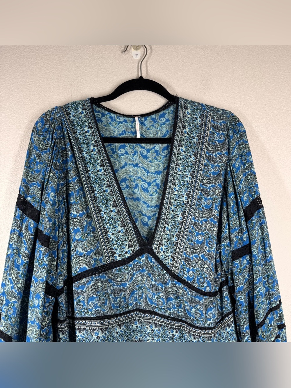 Free People Luna Scarf Print Boho Top V Neck Balloon Sleeve Lace Tunic Blouse XL - Picture 2 of 9